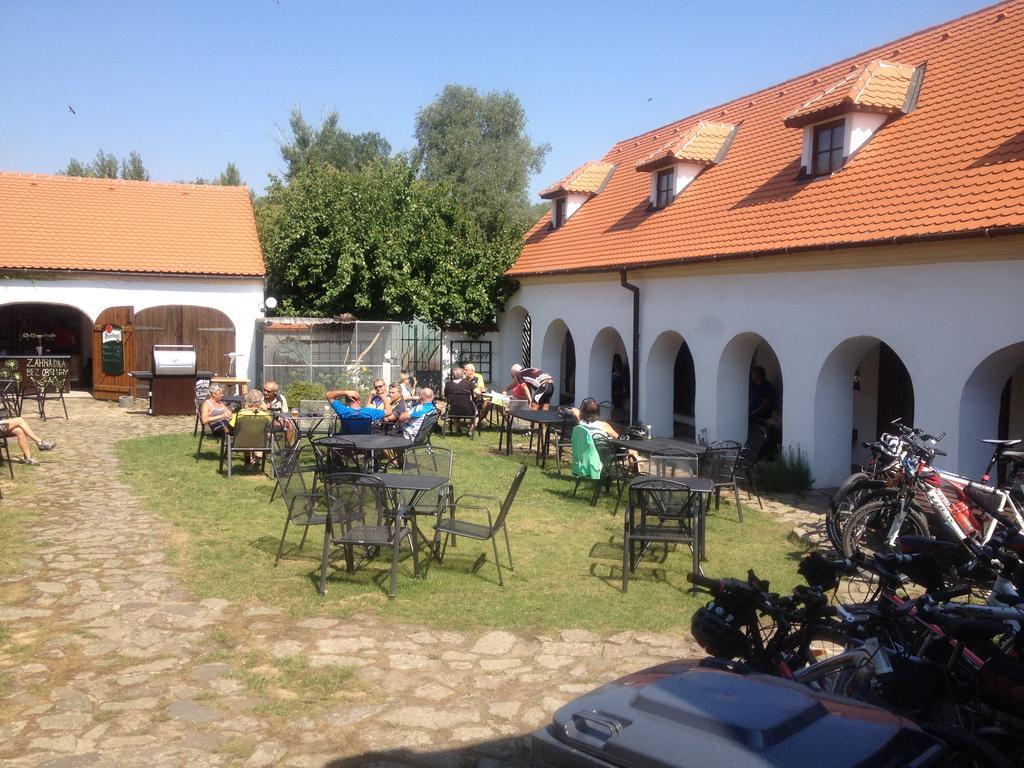 Hotel Habansky Dum Dolni Vestonice Exterior foto