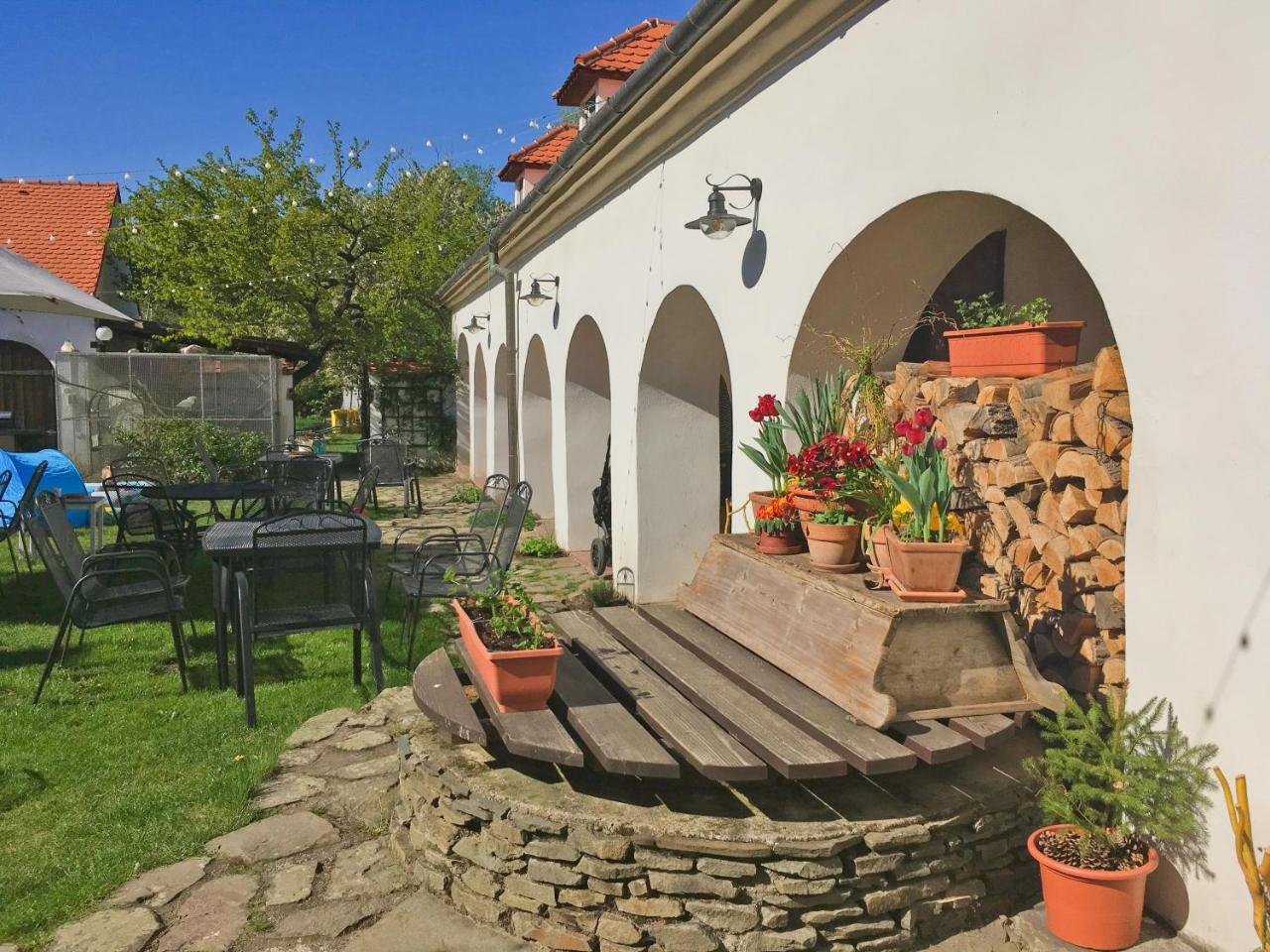 Hotel Habansky Dum Dolni Vestonice Exterior foto